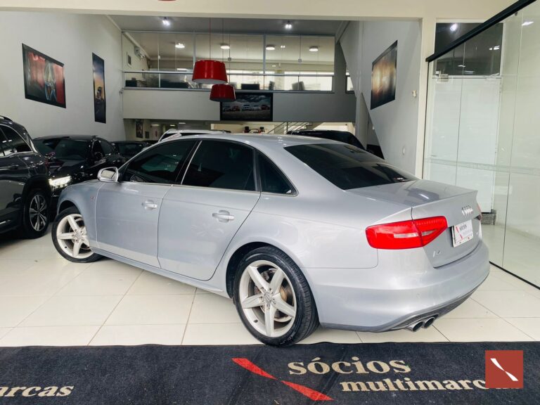 AUDI A4 1.8 ATTRACTION S-LINE