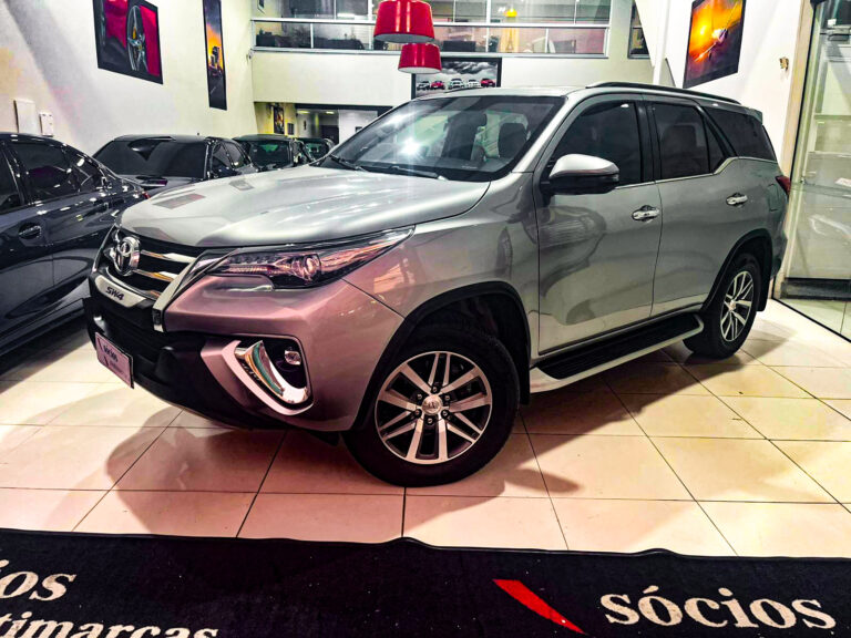 TOYOTA HILUX SW4 SRX 7L BLINDADA