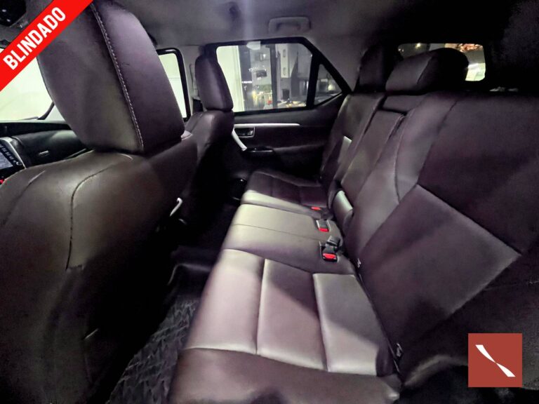 TOYOTA HILUX SW4 SRX 7L-05