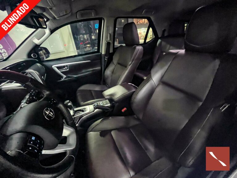 TOYOTA HILUX SW4 SRX 7L-08