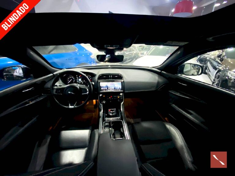 JAGUAR XE INGENIUM P250 R-SPORT