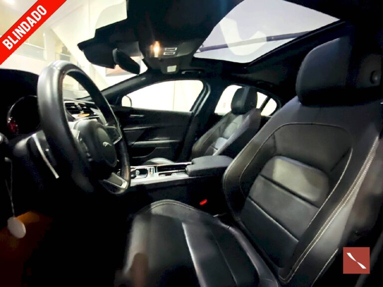 JAGUAR XE INGENIUM P250 R-SPORT