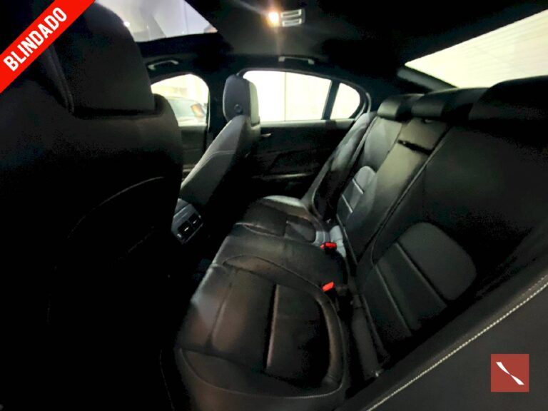 JAGUAR XE INGENIUM P250 R-SPORT