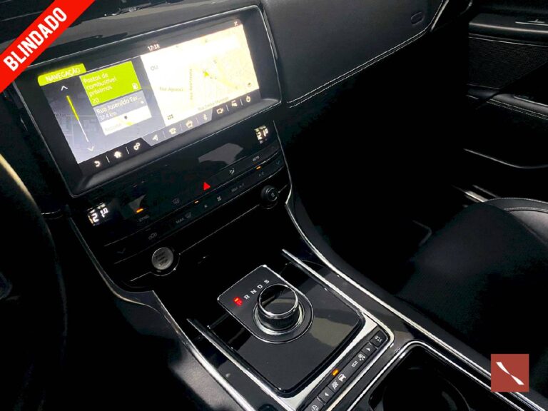 JAGUAR XE INGENIUM P250 R-SPORT