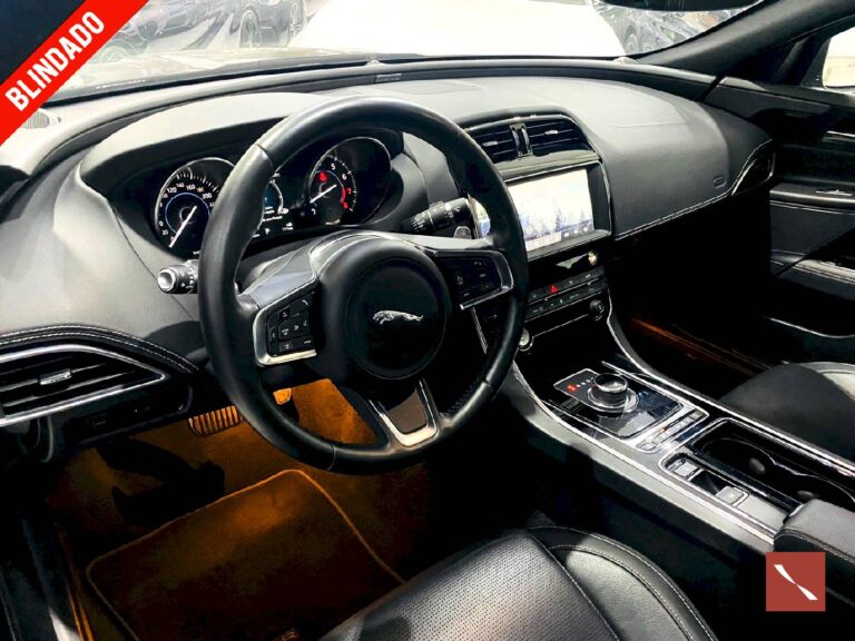 JAGUAR XE INGENIUM P250 R-SPORT