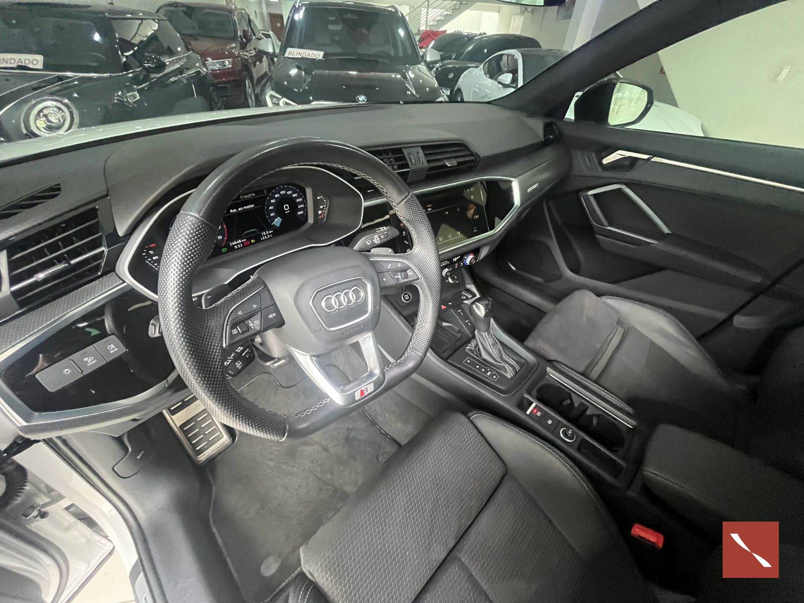 AUDI Q3 PERFORMANCE BLACK